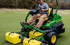 2700 Series Triplex Mowers (Photo: John Deere)