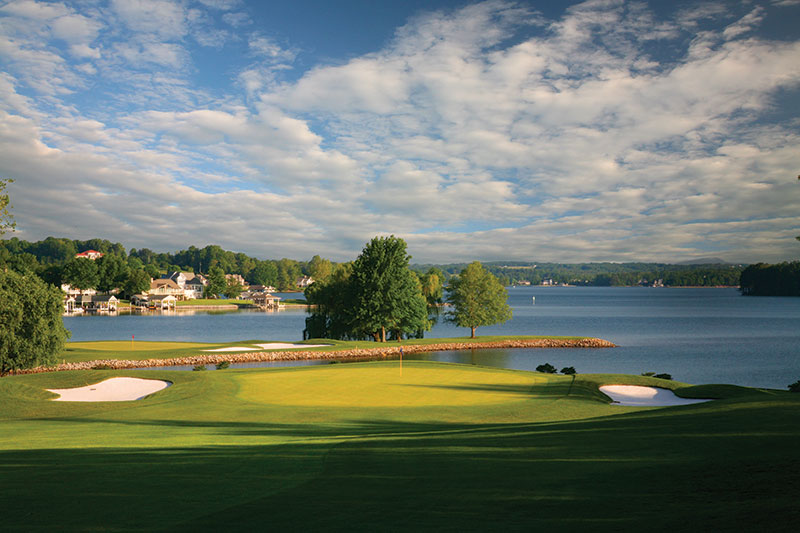 Hole 7 at the Water's Edge features a par-3 island green par 3. (Photo: McConnell Golf)